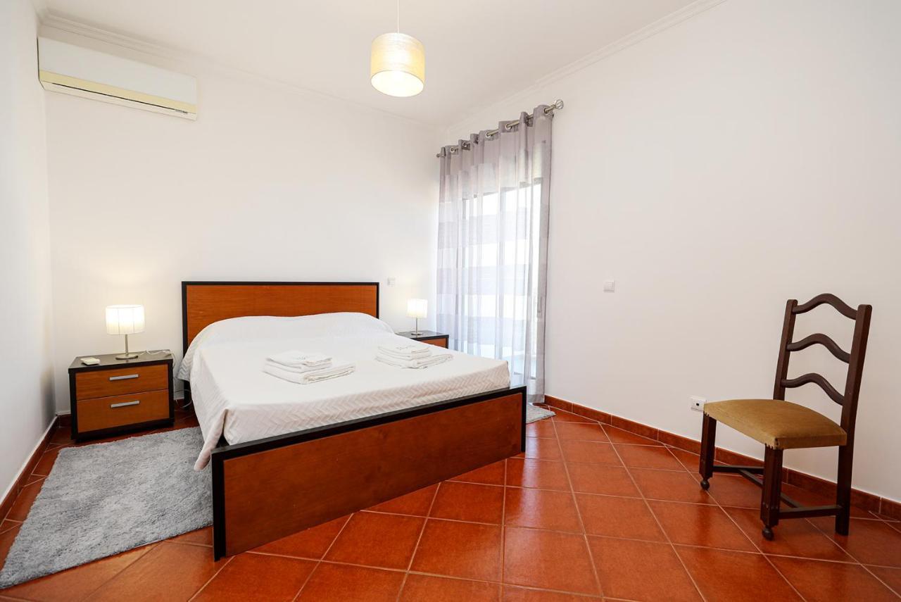 C24 - Sandy Way 3 Bed In Apartment *